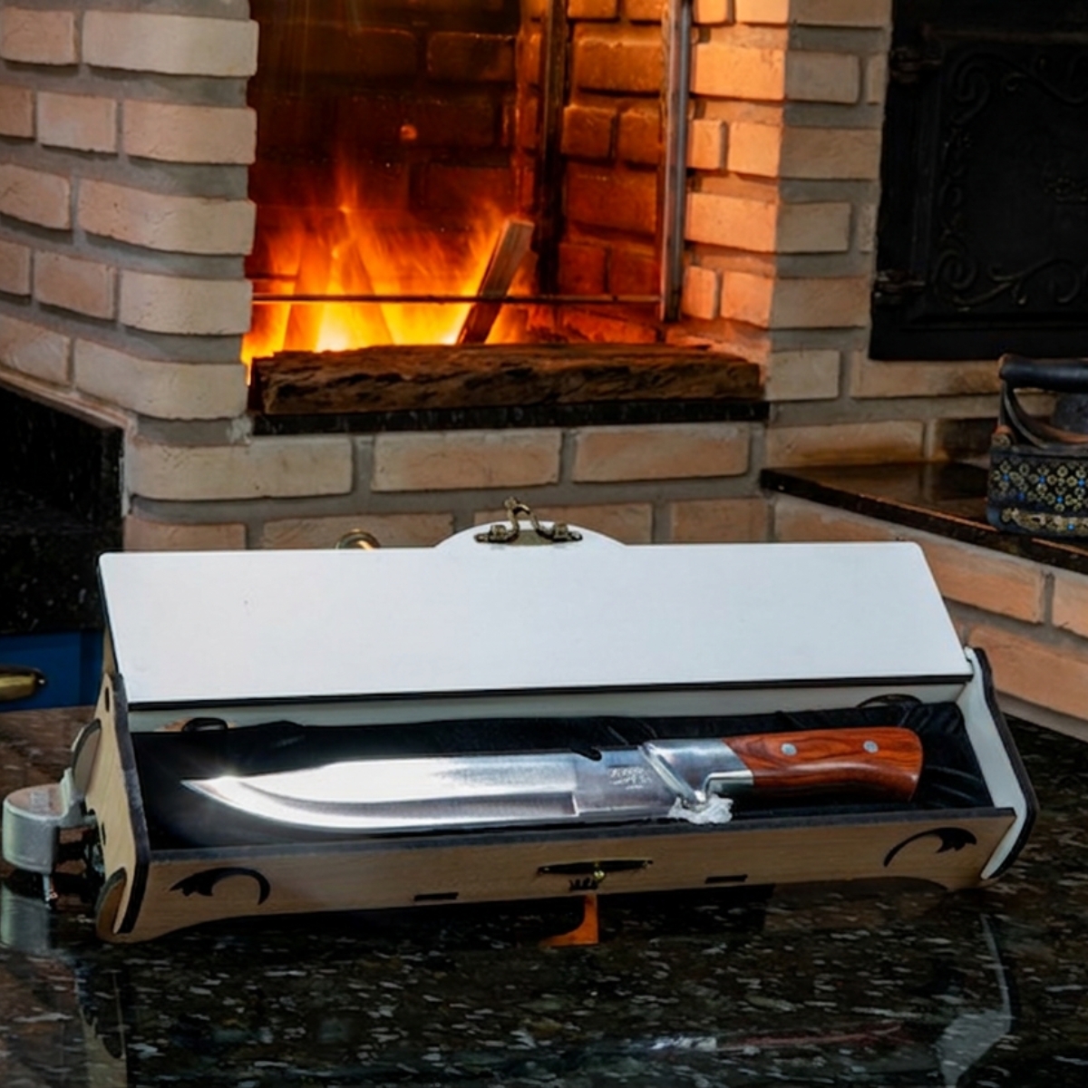 Estojo Premium Solo FB1035 - Faca Artesanal para Churrasco com Abridor de Garrafa Integrado