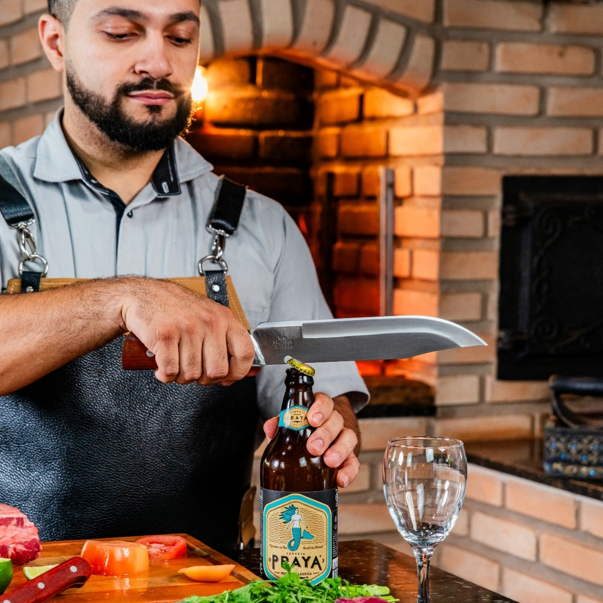 Faca artesanal para churrasco Ferreira FB-1020/9 com abridor de garrafa integrado, lâmina em aço inox fácil de afiar